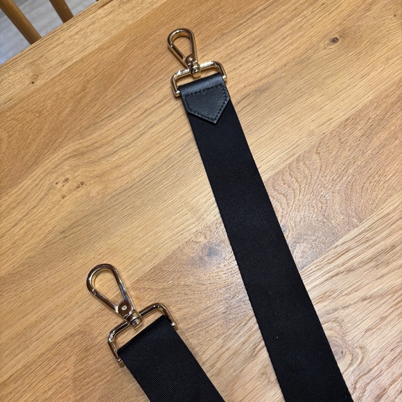 Paravel Adjustable Shoulder Strap - Picture 5 of 10